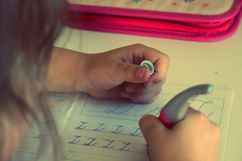 Hacer los deberes con los niños: Por qué no debemos hacerlo